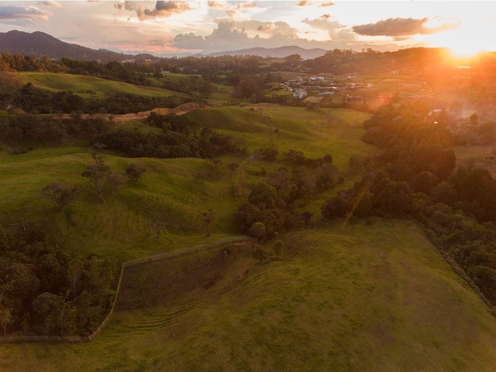 Lote en venta, Envigado, Alto de las Palmas.