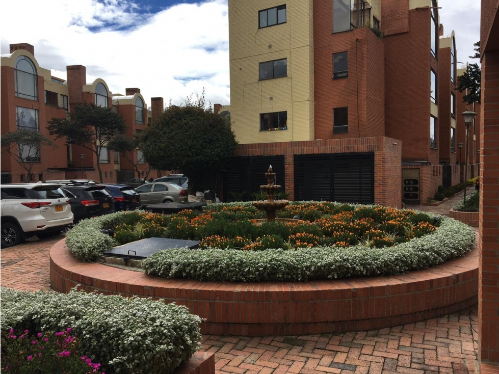 Venta Apartamento Colina Campestre con balcón y patio