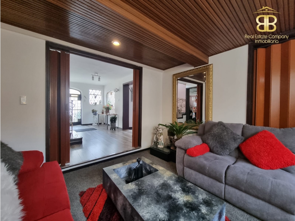 SE VENDE HERMOSA CASA REMODELADA EN CHAPINERO ALTO