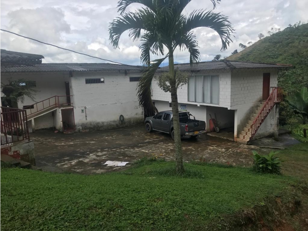 VEN PERMUTO  FINCA BELALCAZAR, CALDAS 35 CUADRAS 1.350 MSNM