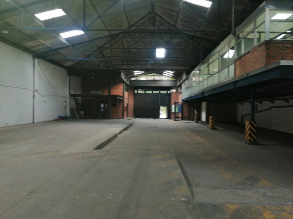 SE VENDE BODEGA AVENIDA REGIONAL POBLADO