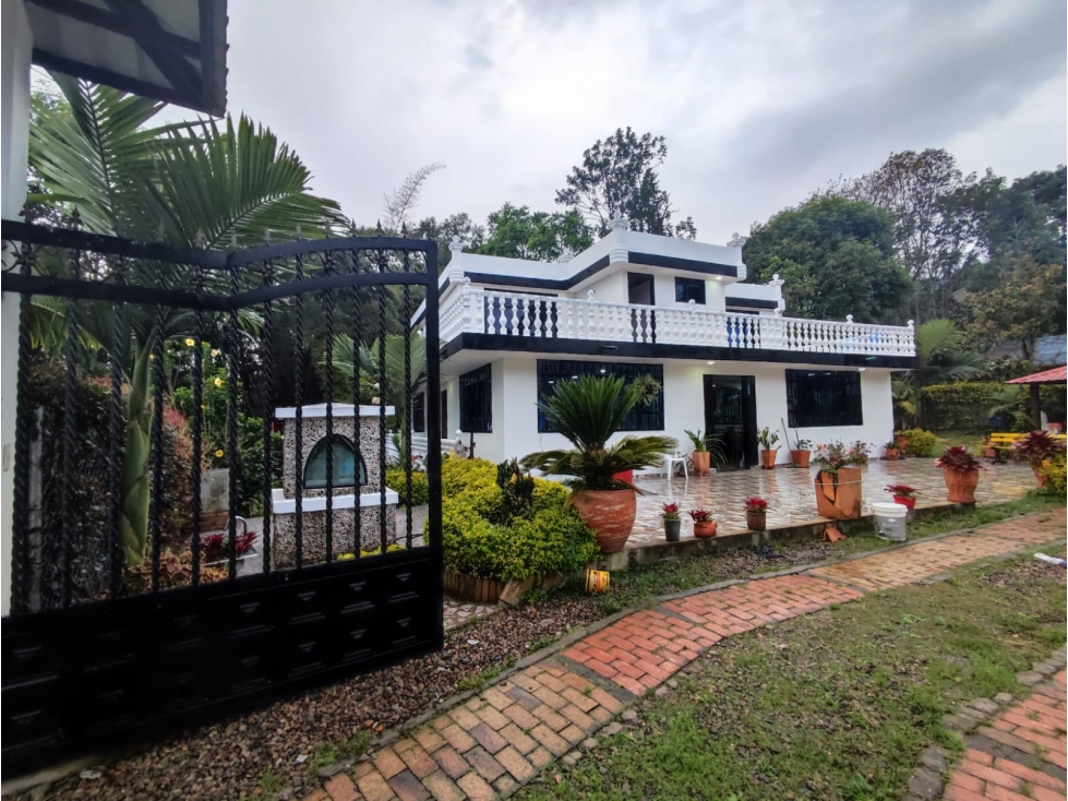 VENPERMUTO EXCELENTE CASA CAMPESTRE UBICADA EN SILVANIA CUNDINAMARCA