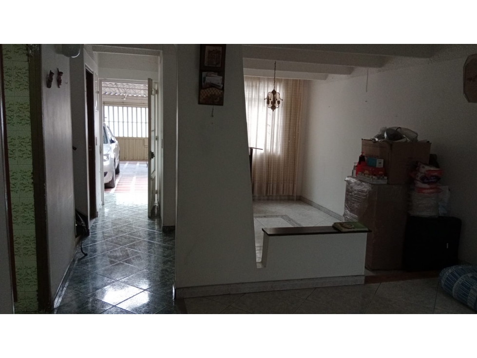 VENTA HERMOSA CASA CON EXCELENTE UBICACIÓN EN ALAMOS NORTE BOGOTA