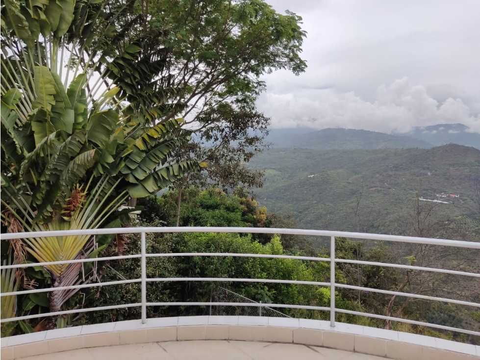 VENTA HERMOSA CASA CON UNA ESPECTACULAR VISTA EN CHINAUTA C/MARCA