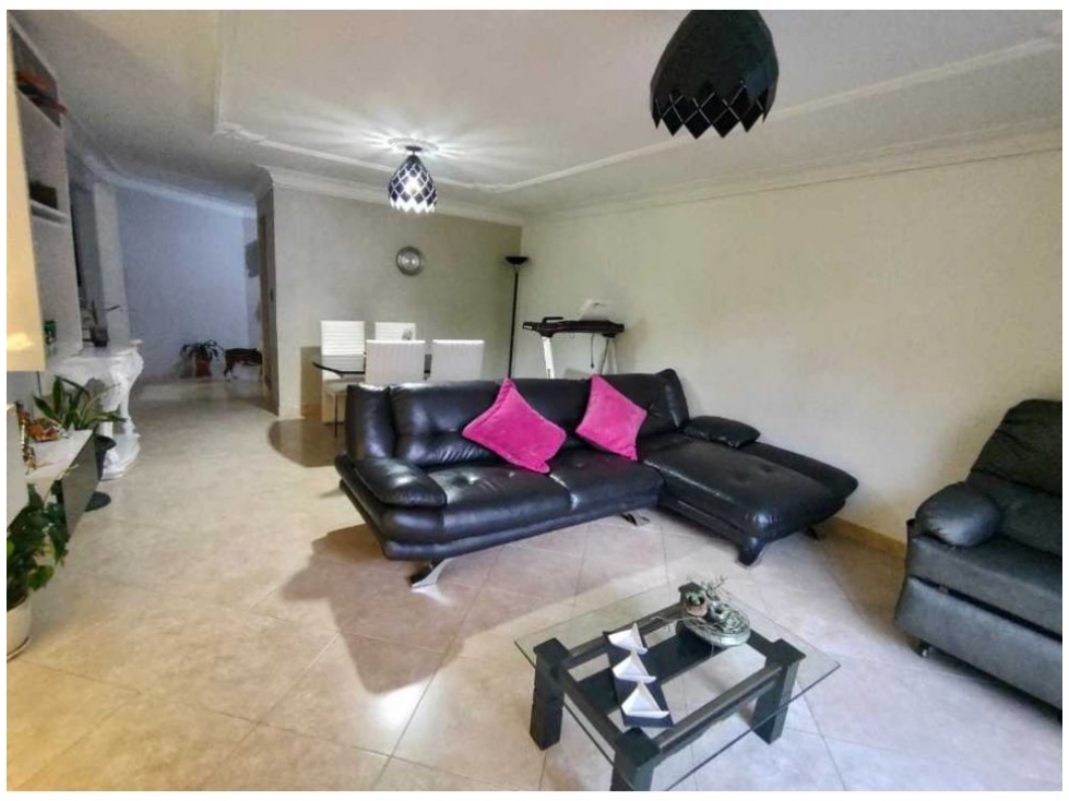 CASA EN VENTA DE DOS NIVELES EN LAURELES ALMERÍA