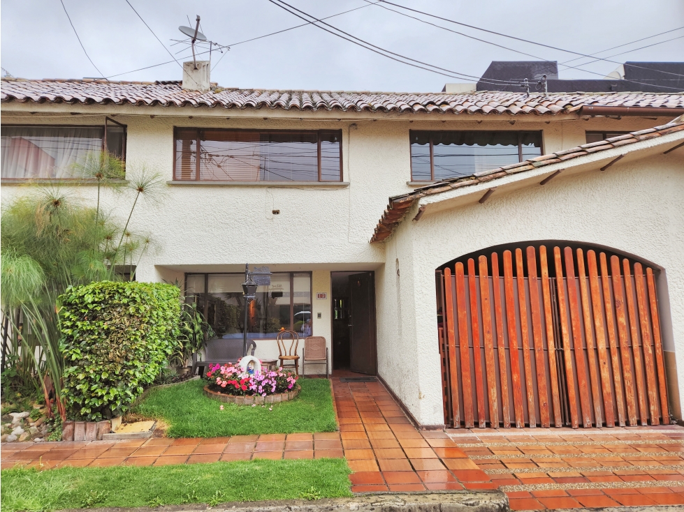 Casa en venta en Cedritos en conjunto cerrado