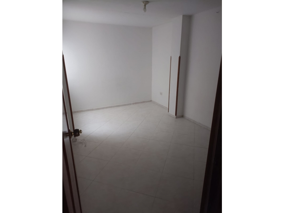 APARTAMENTO EN CAÑAVERAL SIN ADMINISTRACIÓN