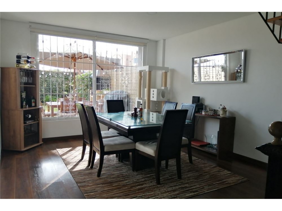 VENTA HERMOSA Y AMPLIA CASA 167,09 M2