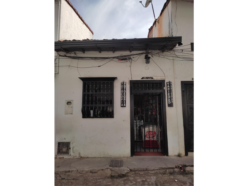 CASA COLONIAL EN VENTA / CENTRO DE GIRON