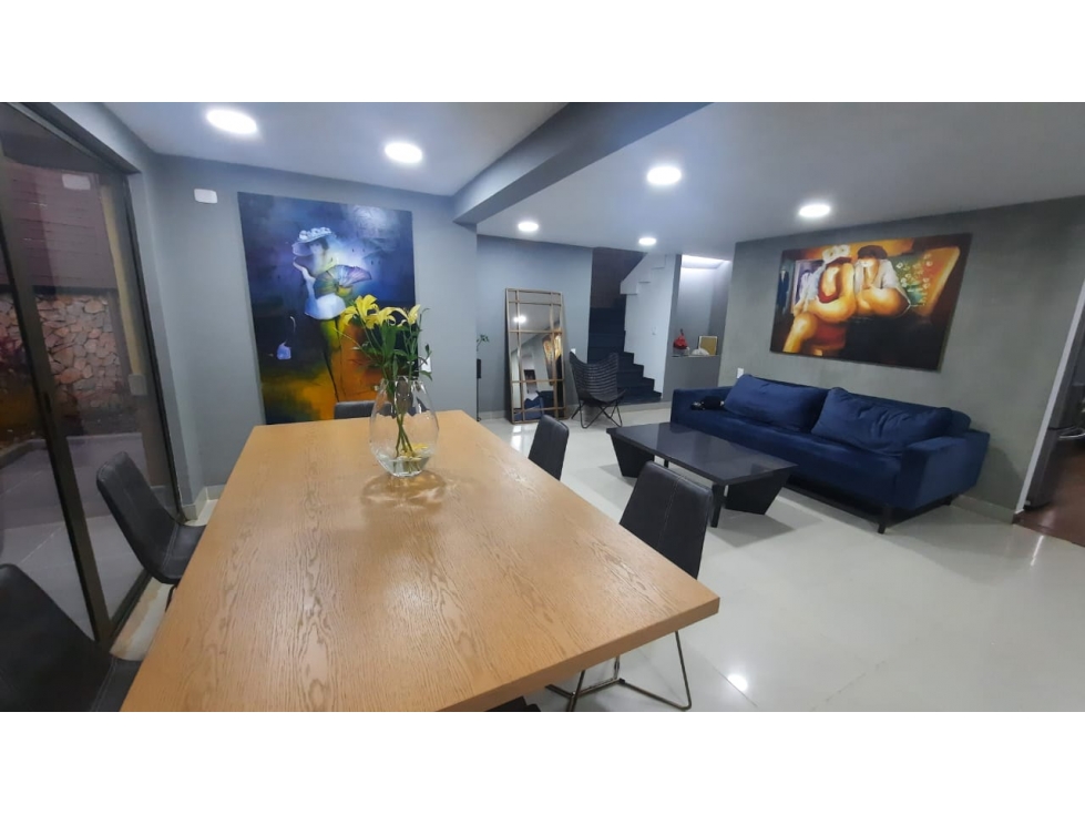 Venta Casa en Envigado Loma de los Mesa en Unidad Completa