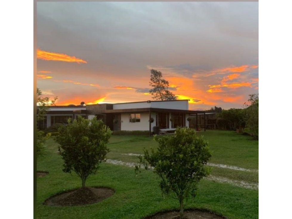 Se vende casa campestre en parcelación-Retiro, Antioquia - 5.700Mts2