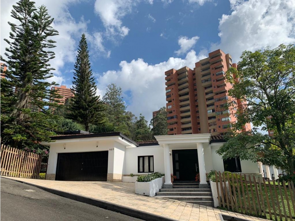 Casa campestre en venta - El Poblado, sector El Tesoro