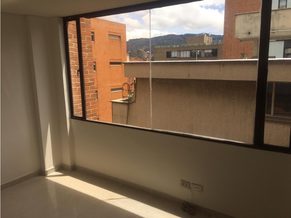 ARRIENDO OFICINA CHICO NAVARRA