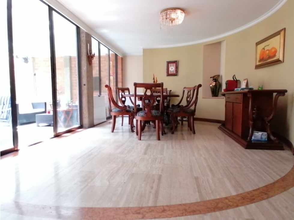 Vendo amplia casa para remodelar en el Poblado los Balsos