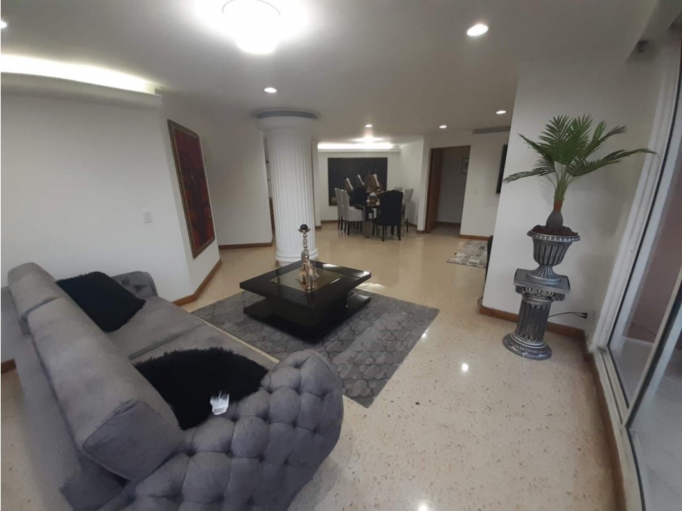 Excelente apartamento en pleno corazón de laureles