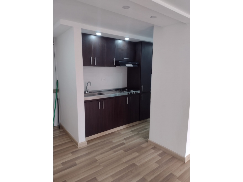 ADMINCOP INMOBILIARIA ARRIENDA APARTAMENTO $720.000 MADRID CUND