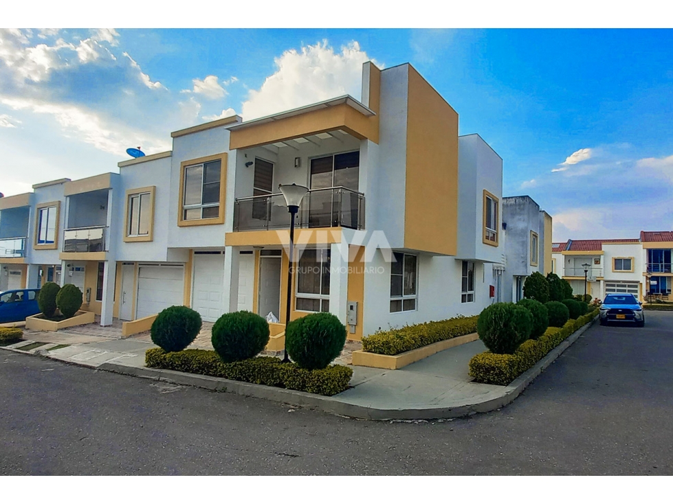 HERMOSA CASA ESQUINERA EN FUSAGASUGÁ