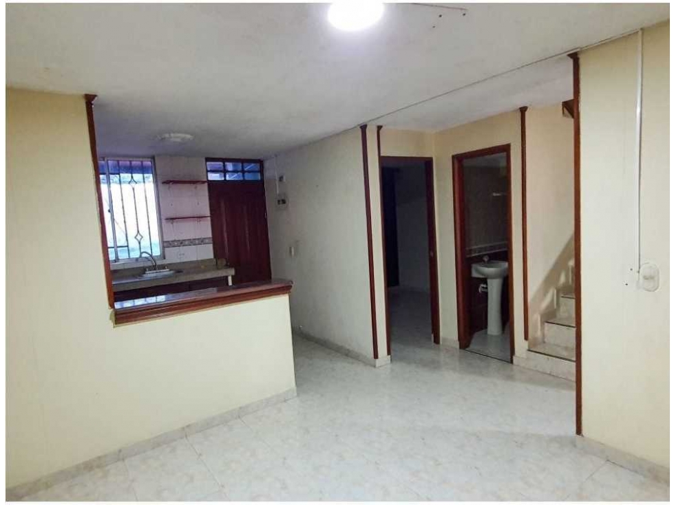 Acojedora casa de 2 pisos, 100m2, balcones del libertador