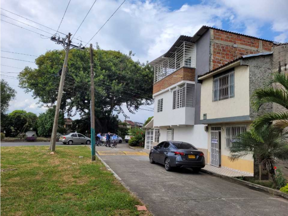 vendo casa en prados del sur  Buga