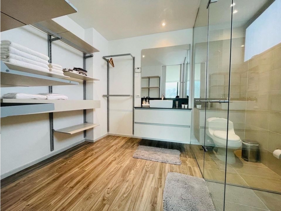 Amoblado Excelente Apartamento Piso 10 Poblado - Medellin