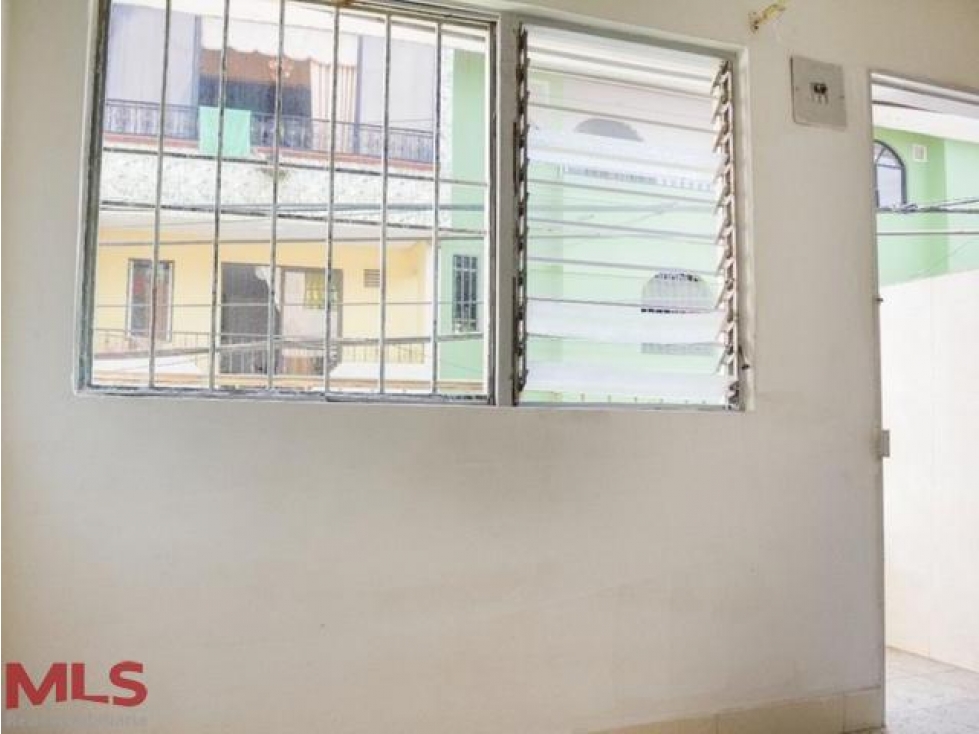 Apartamento amplio céntrico.(MLS#239404)