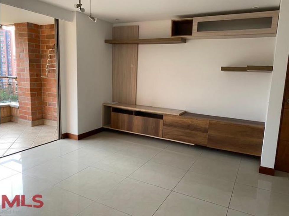 Apartamento con excelente ubicación(MLS#239734)