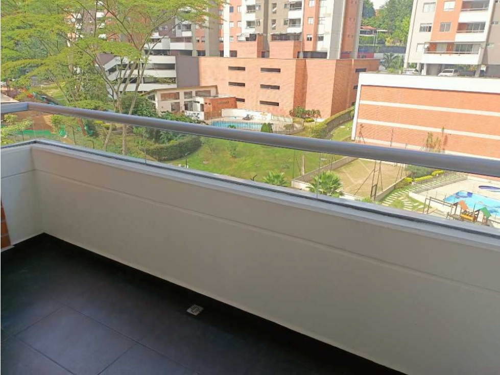 Apartamento Envigado como nuevo 3 alcobas balcón garaje doble familiar