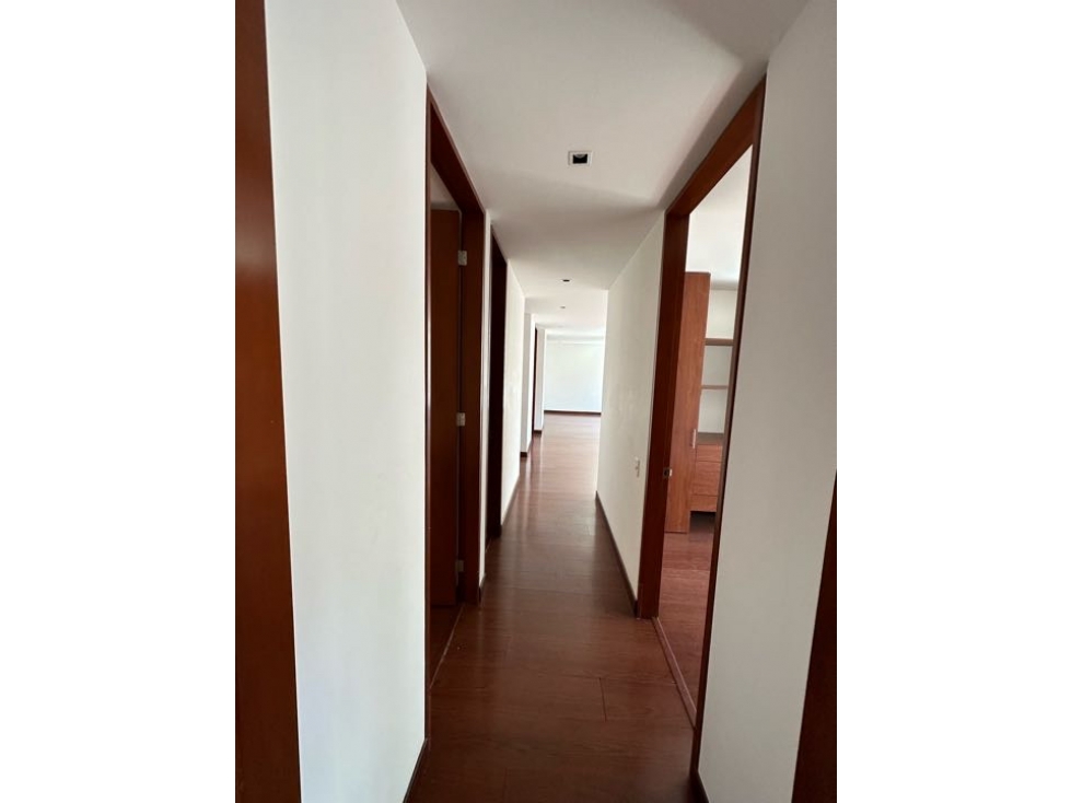 Apartamento para arriendo de 115m2 en Lisboa cra 10 con 132.   Precio