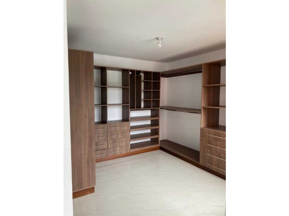 ARRIENDO  APARTAESTUDIO EN PINARES