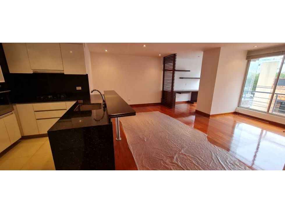 Arriendo apartamento Chicó Navarra 2 alcobas con baño estudio balcón