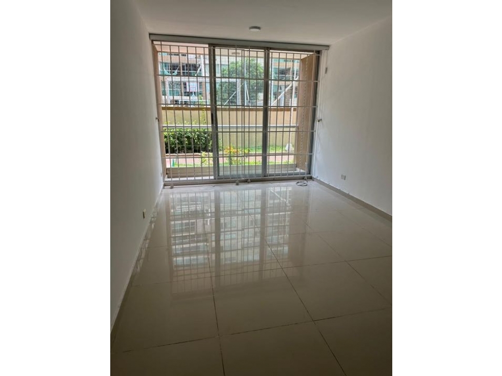 ARRIENDO APARTAMENTO EN MIRAMAR