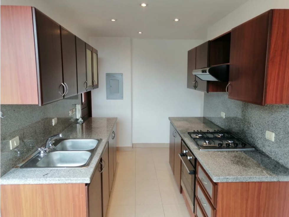 Arriendo apartamento en n Bella Suiza alto 147 m2