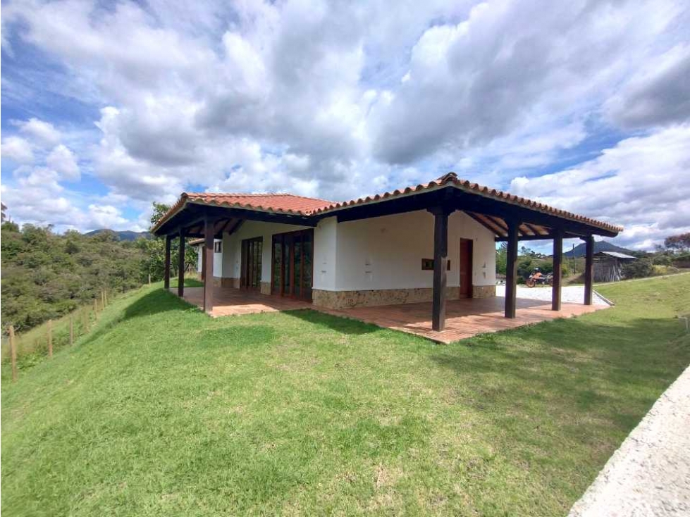 ARRIENDO CASA CAMPESTRE EN EL CARMEN DE VIBORAL VEREDA QUIRAMA