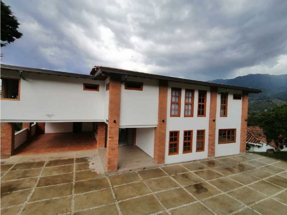 ARRIENDO HERMOSA CASA EN ENVIGADO LOS ALPES