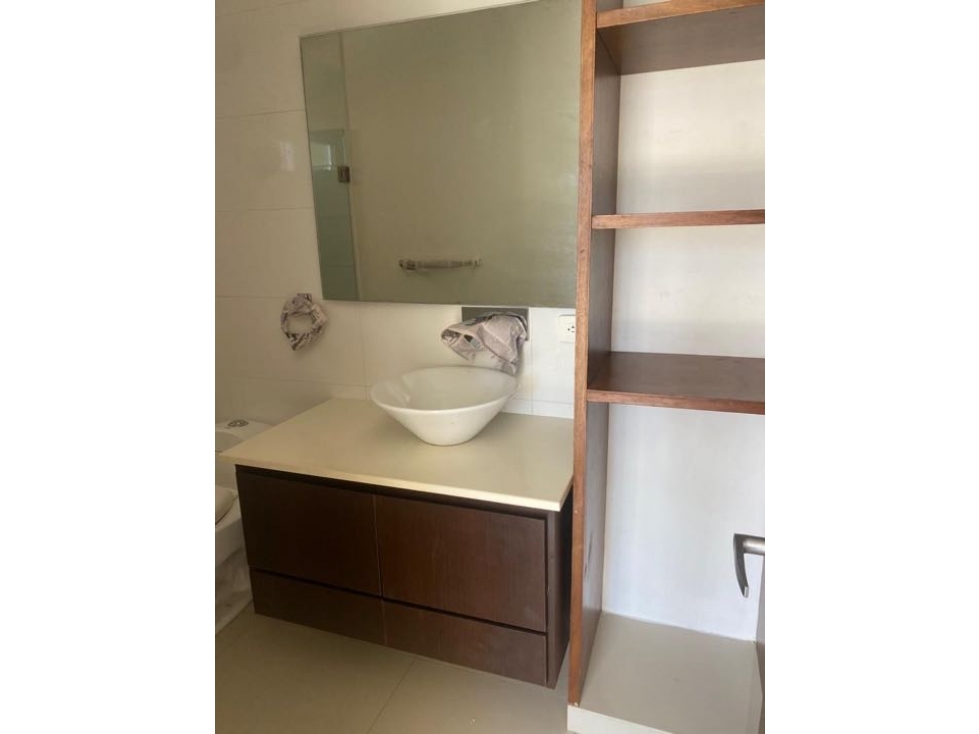 Arriendo hermoso apartamento con cortinas y aires