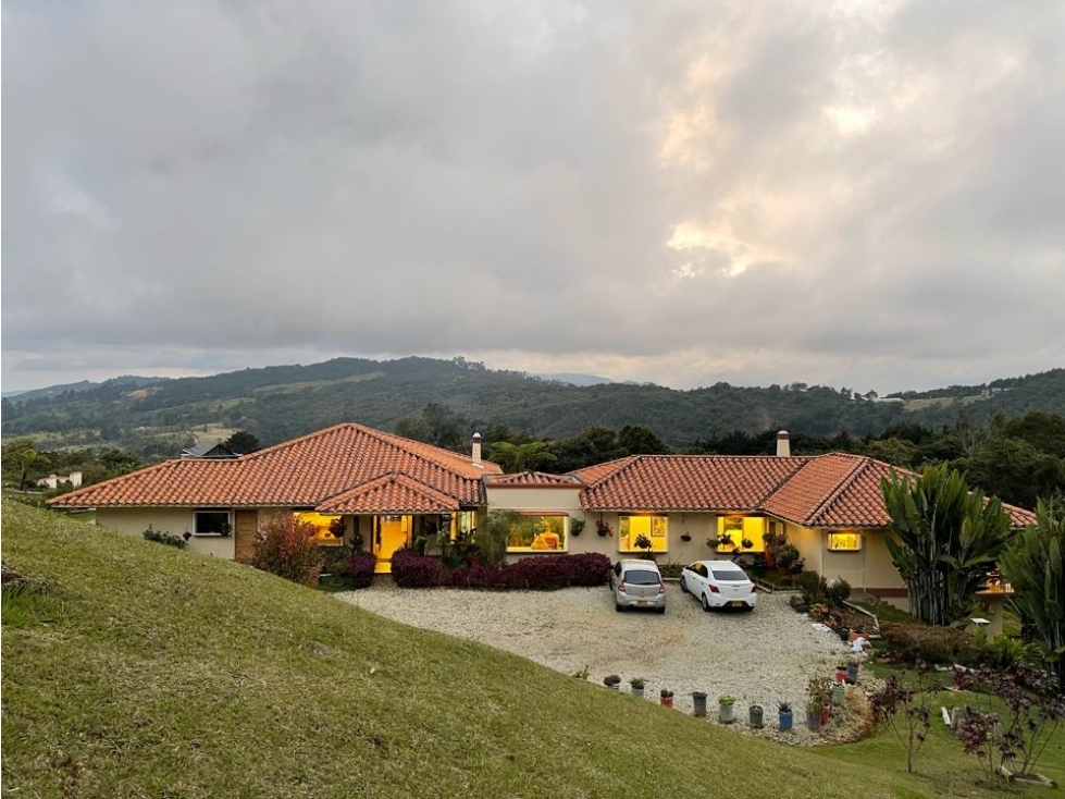 Casa campestre con 16.000m2 variante las Palmas