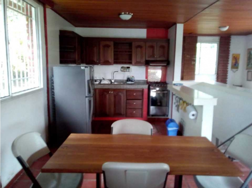 Casa campestre de 350m2 de 2 pisos, tigrera, vía a minca