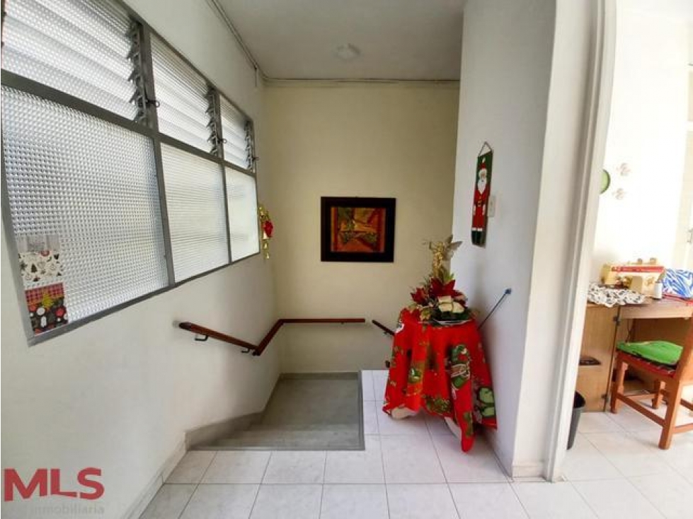 Casa de 2 pisos con excelente espacios(MLS#238116)