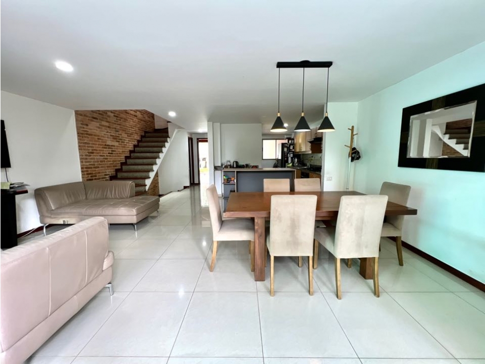 CASA DE 3 NIVELES EN VENTA, ENVIGADO (LOS MESA)