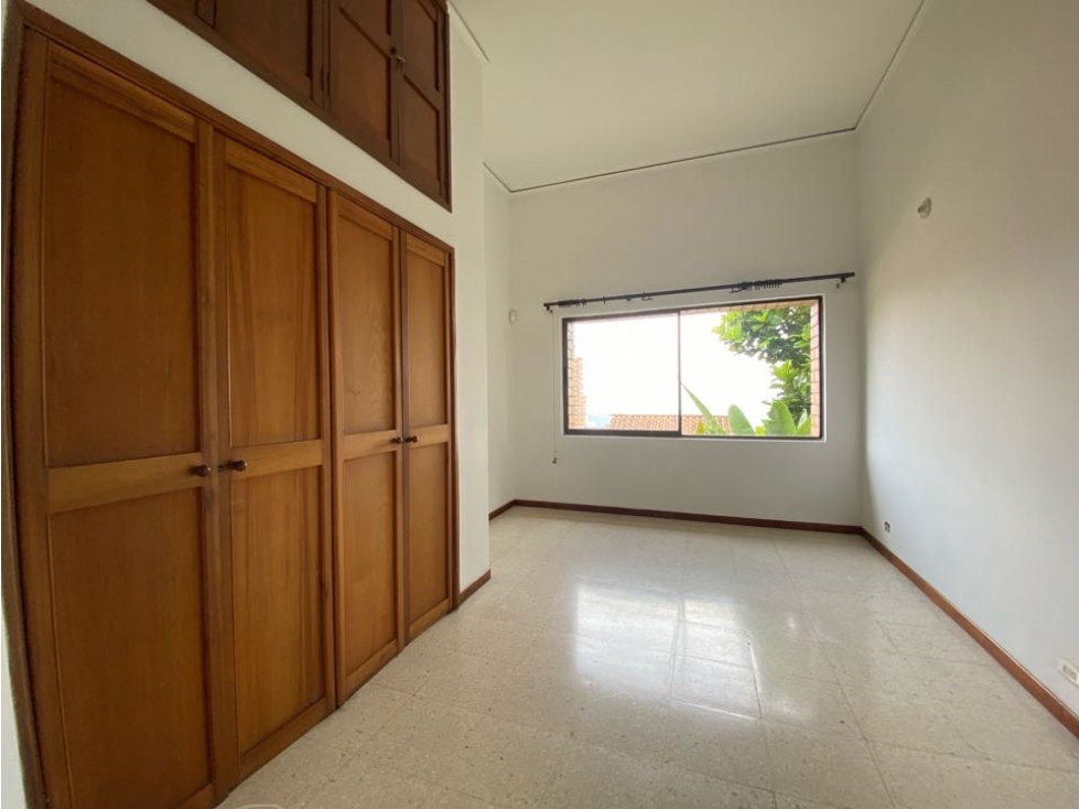 Casa en arriendo al lado del centro comercial el tesoro