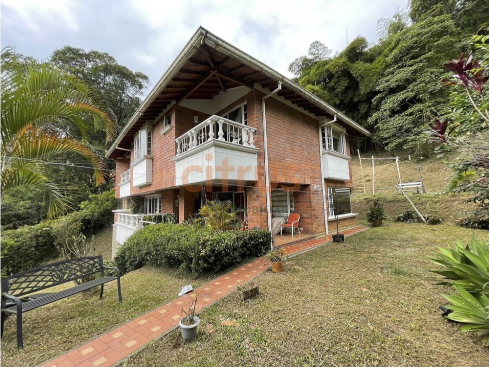 Casa en Venta en Envigado - Loma El Atravesado