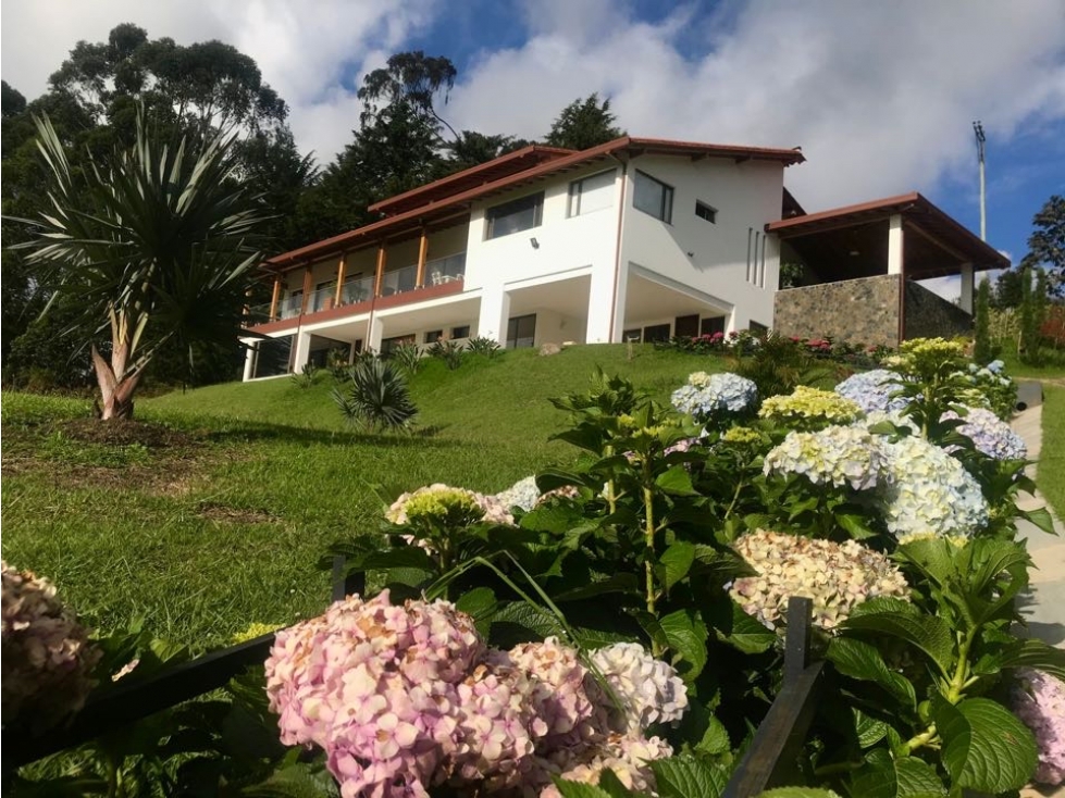 casa finca para la venta en llanogrande CON ESTUDIO DE MUSICA