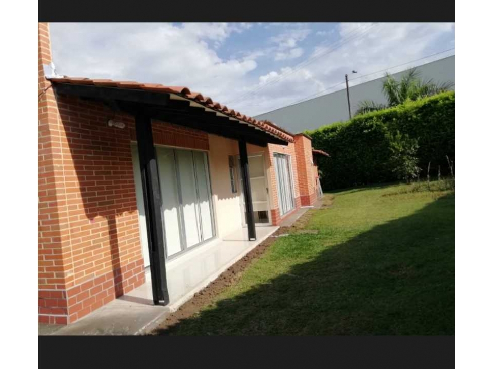 CASA MODERNA EN CERRITOS RISARALDA