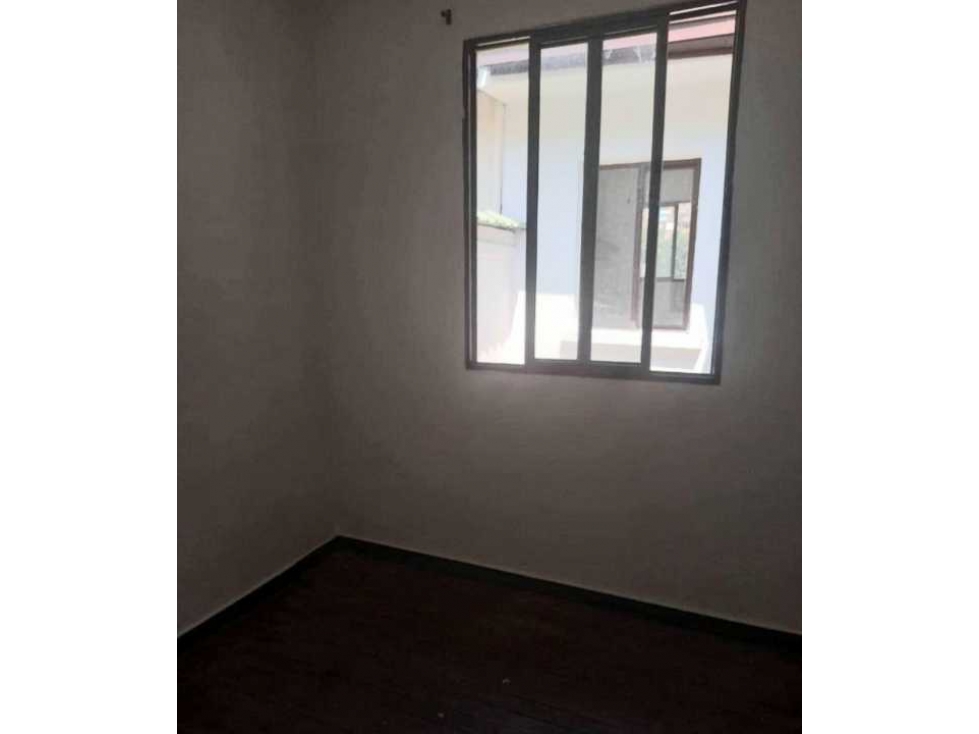 VENTA CASA ECONOMICA BARRIO MIRAFLORES EN EL OESTE DE CALI