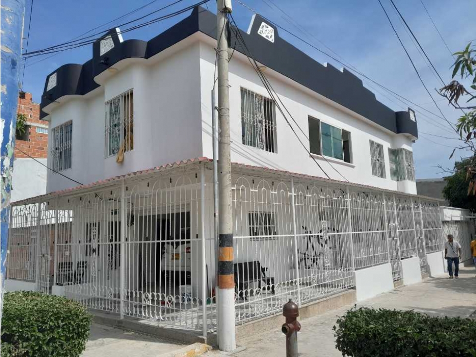 Casa multifamiliar con 4 apartamentos, 1 local, 254m2, la concepción 3