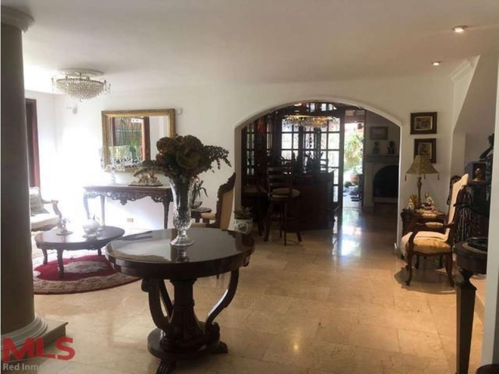 CASA MUY AMPLIA Y EN SECTOR MUY TRANQUILO(MLS#238687)