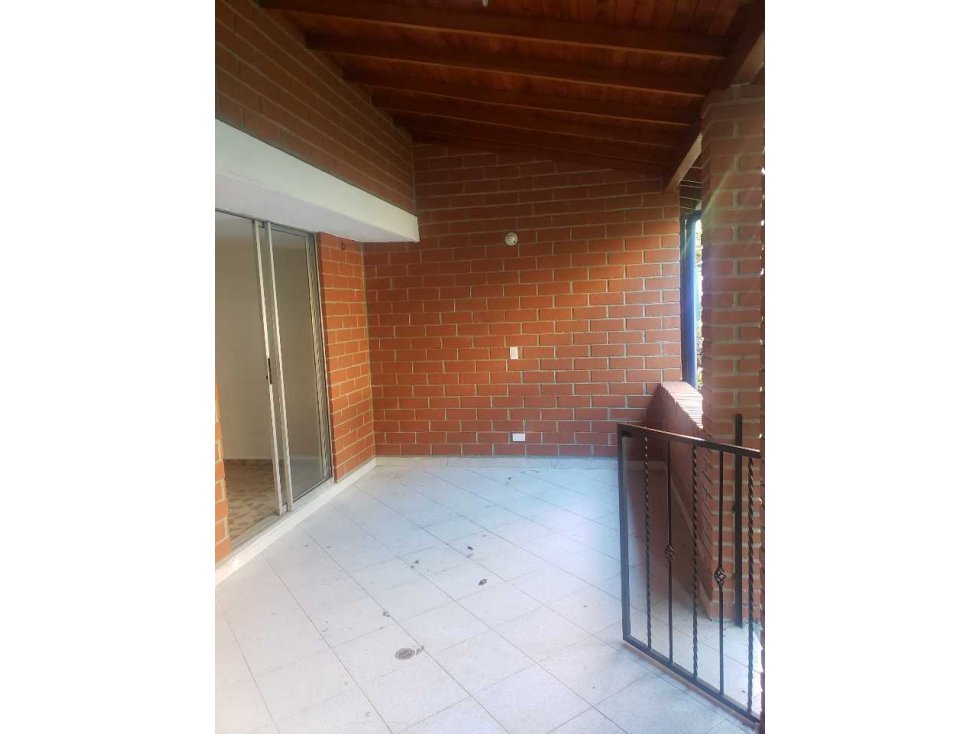 Casa para la venta sector clínica las Américas. Con la 80