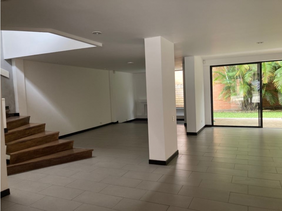 Casa reformada en venta, el Poblado, Medellin