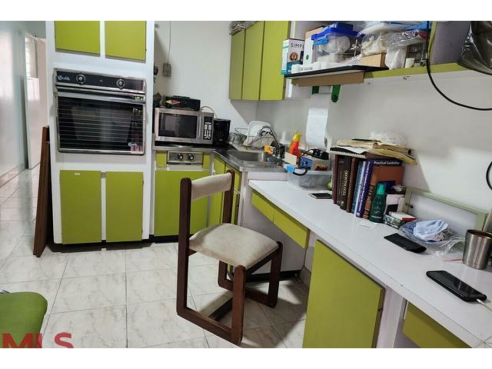 Oficina en venta en Santa Teresita, Medellín