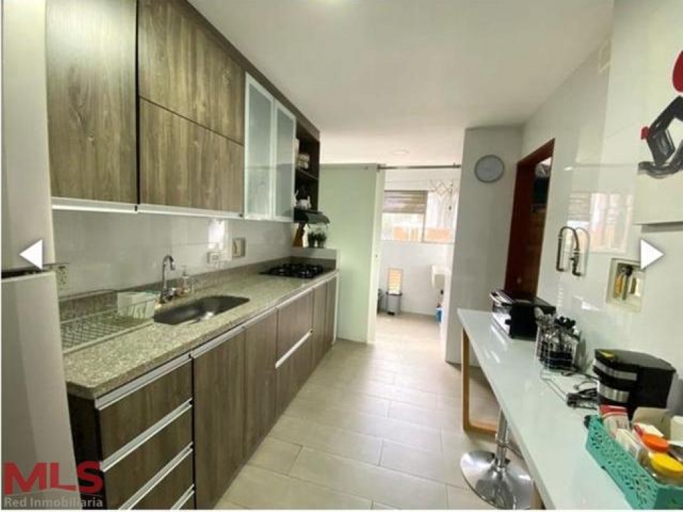 Espectacular apartamento con ubicación estratégi...(MLS#239258)